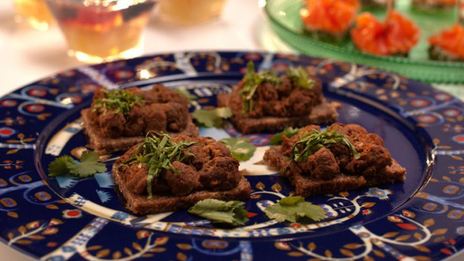 тосты с печеночным паштетом