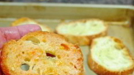 тосты с помидорами