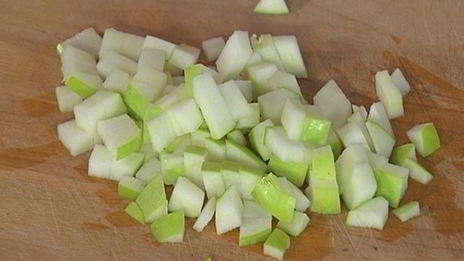 тосты с рыбой карри и свекольным салатом