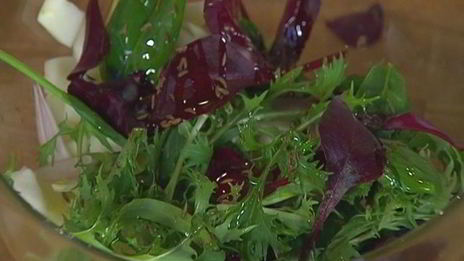 тосты с рыбой карри и свекольным салатом