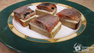 Тосты с селедкой