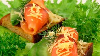 Тосты с семгой и авокадо