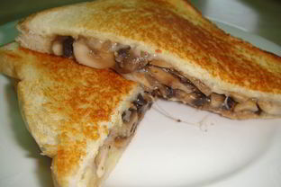 Тосты с сыром и грибами