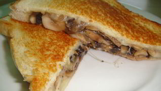 Тосты с сыром и грибами