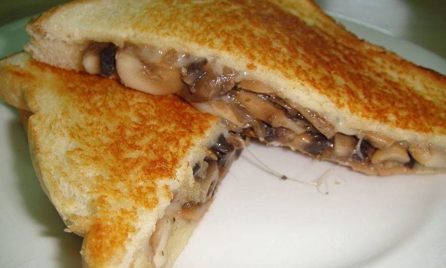 Рецепт тостов с сыром и грибами