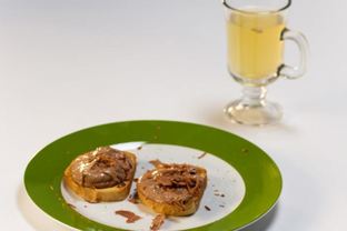 Тосты с творогом и шоколадной пастой