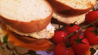 Тосты с ветчиной и овощами