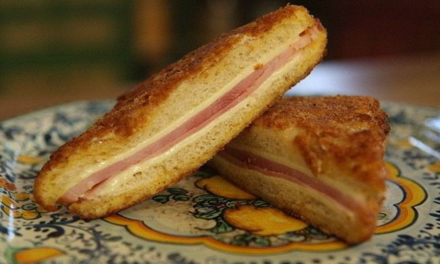 Рецепт тостов в домашних сухарях с ветчиной и сыром