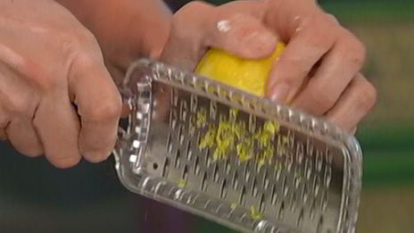 жареные грибы на тостах