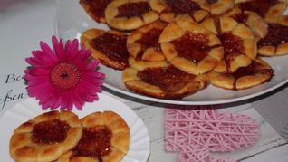 Творожные цветочки с вареньем