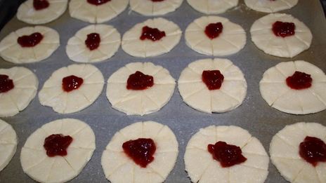 творожные цветочки с вареньем