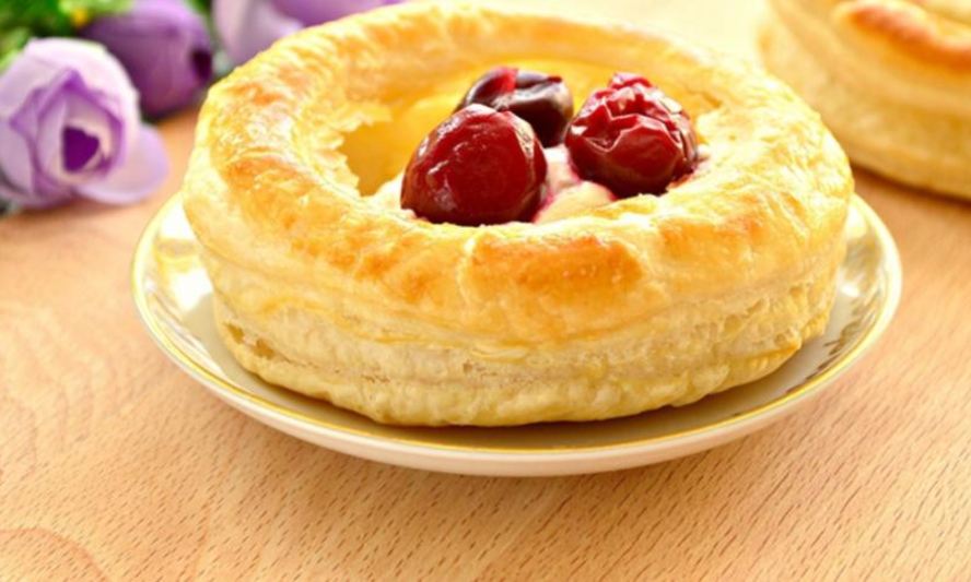 Рецепт волованов с творогом и вишней