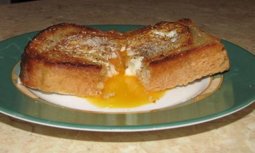 Рецепт глазуньи в хлебе