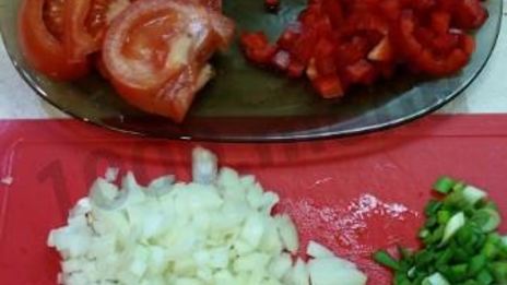 вкуснейшая яичница с копченой грудинкой, помидорами