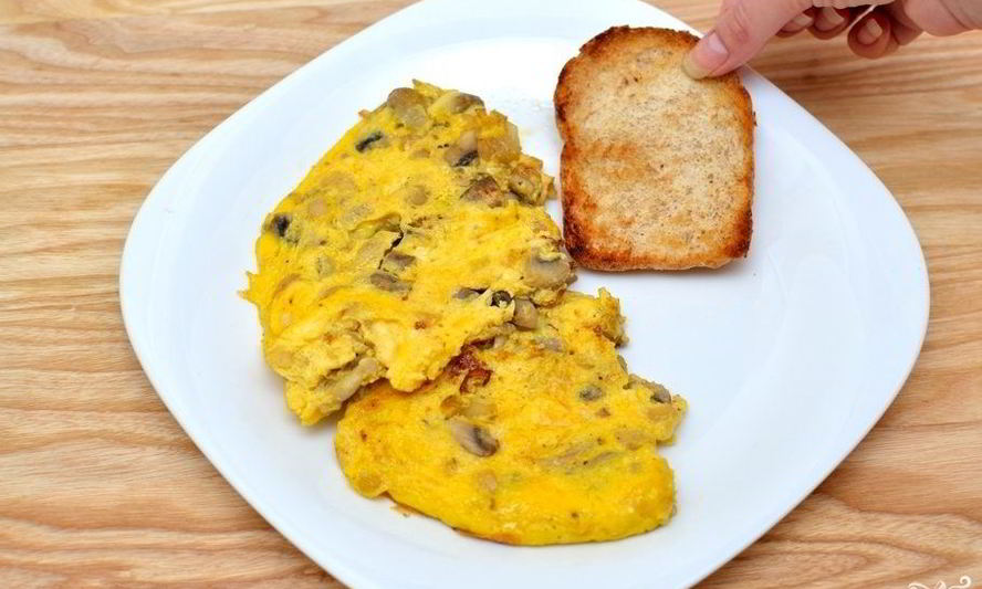 Рецепт яичницы-болтуньи с грибами