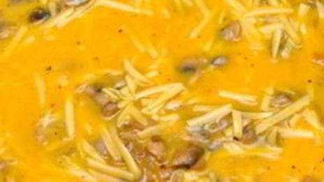 яичница-болтунья с грибами