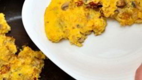 яичница-болтунья с грибами