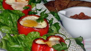 Яичница-глазунья в сладких перцах