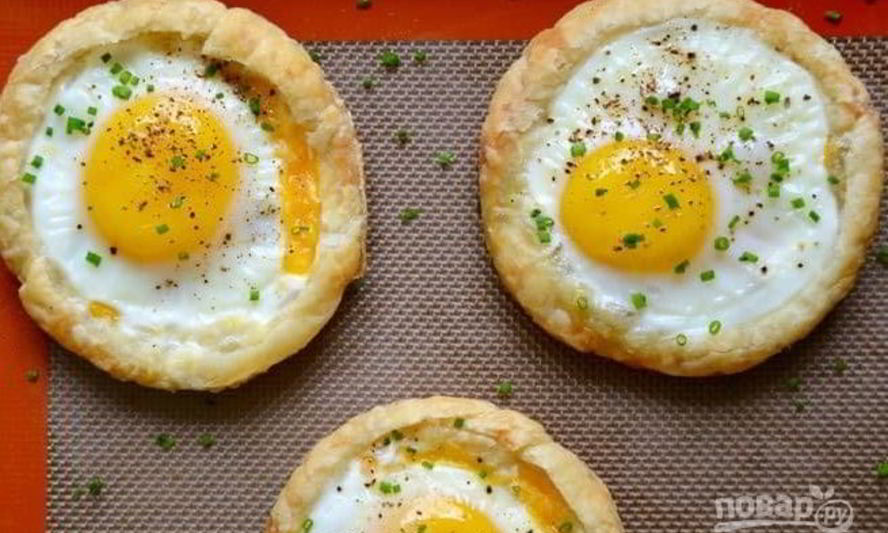 Рецепт яичницы на слоеном тесте