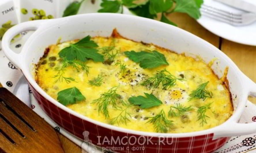 Рецепт яичницы с беконом и сыром