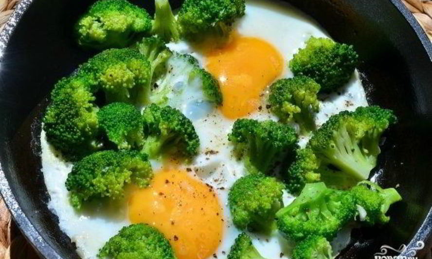 Рецепт яичницы с брокколи