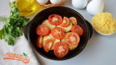 яичница с кабачками и помидорами