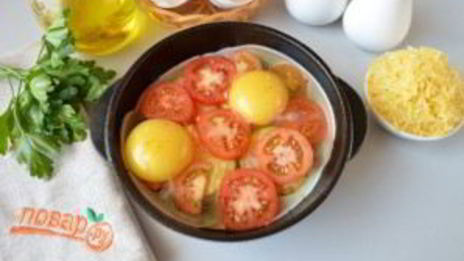 яичница с кабачками и помидорами