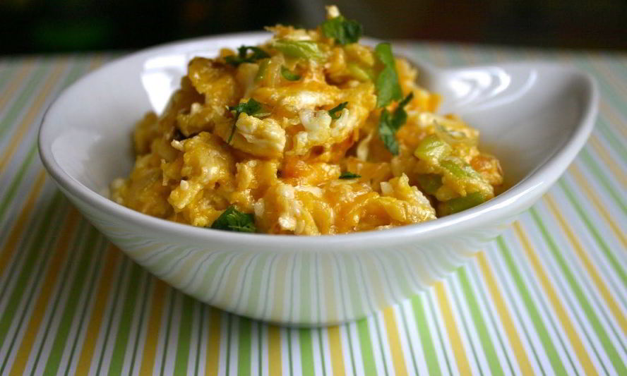 Рецепт яичницы с луком