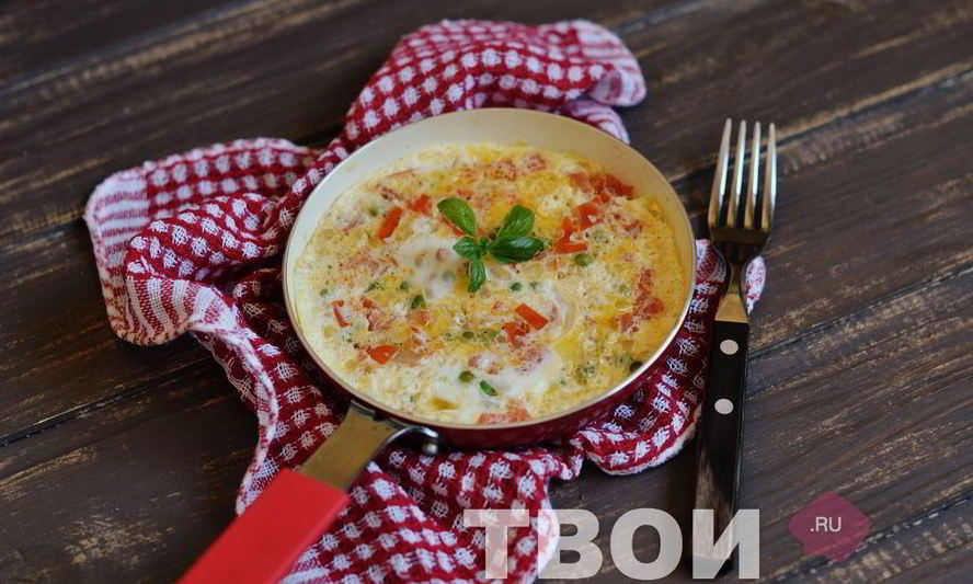 Рецепт яичницы с помидорами и зеленым горошком