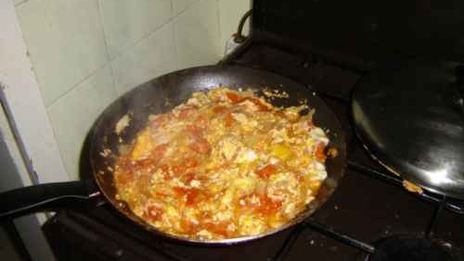 яичница с помидорами