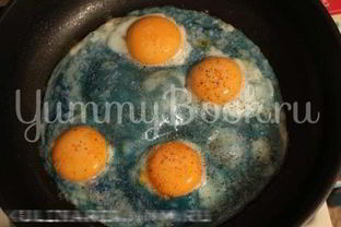 Яичница с приправами