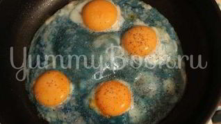 Яичница с приправами