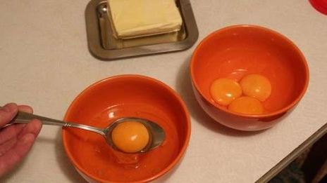 яичница с приправами