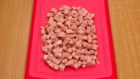 яичница с ветчиной и помидорами