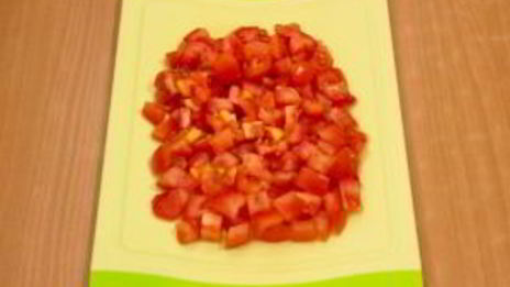 яичница с ветчиной и помидорами