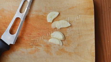 яичница со спаржей и вялеными помидорами