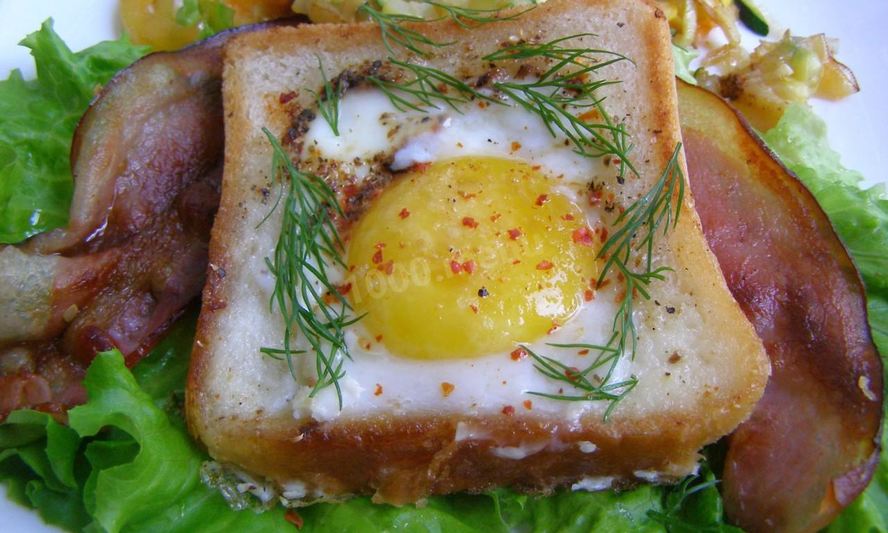 Рецепт яичницы в хлебе