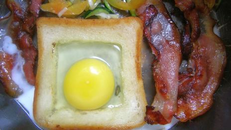 яичница в хлебе