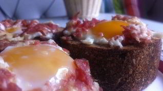 Яичница в хлебном стакане