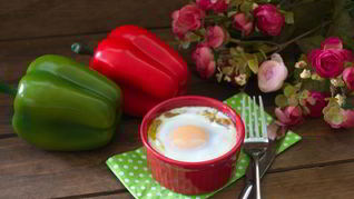 Завтрак из сосисок и яиц