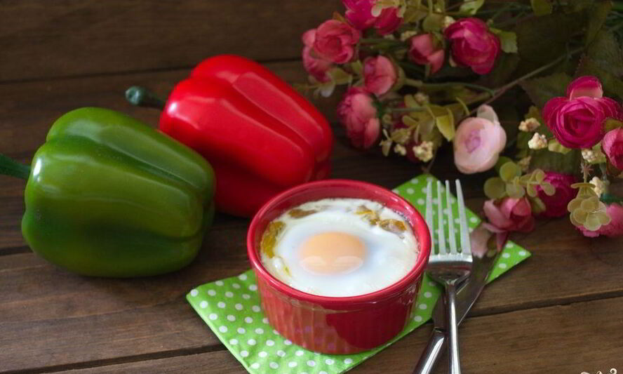 Рецепт завтрака из сосисок и яиц