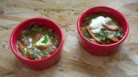 завтрак из сосисок и яиц