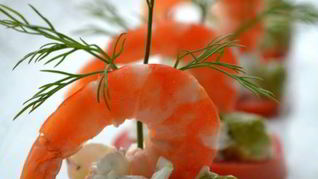 Закуска из мягкого сыра и креветок