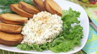 Закуска из сыра фета с гренками