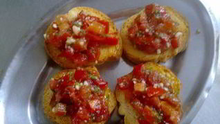 Закуска Сухари с помидорами