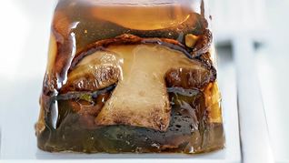 Заливное из белых грибов