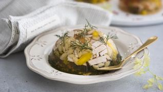 Заливное из курицы и пасты