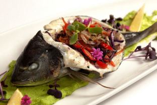 Дорада, фаршированная жюльеном из овощей