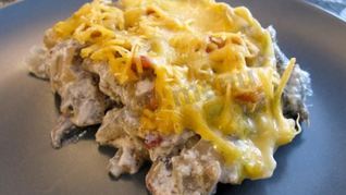 Жульен с курицей и грибами на сковороде