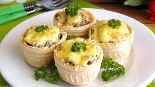 Жульен в тарталетках с грибами и курицей